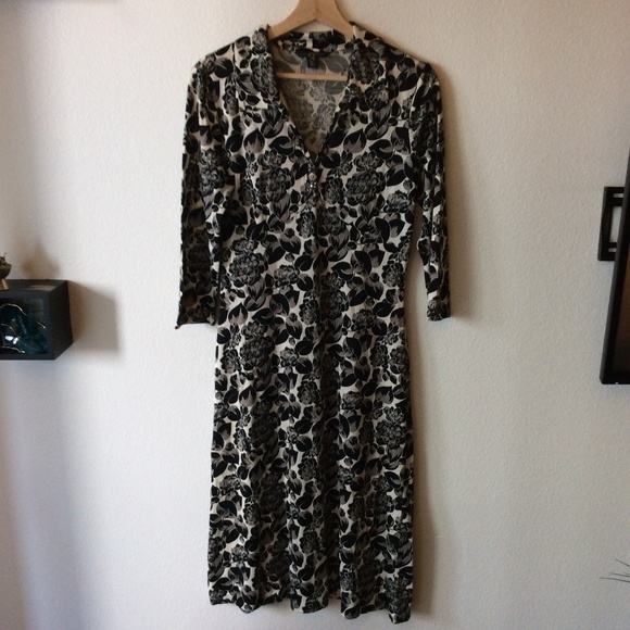 Banana Republic Dresses & Skirts - Banana Republic Silk Floral Dress